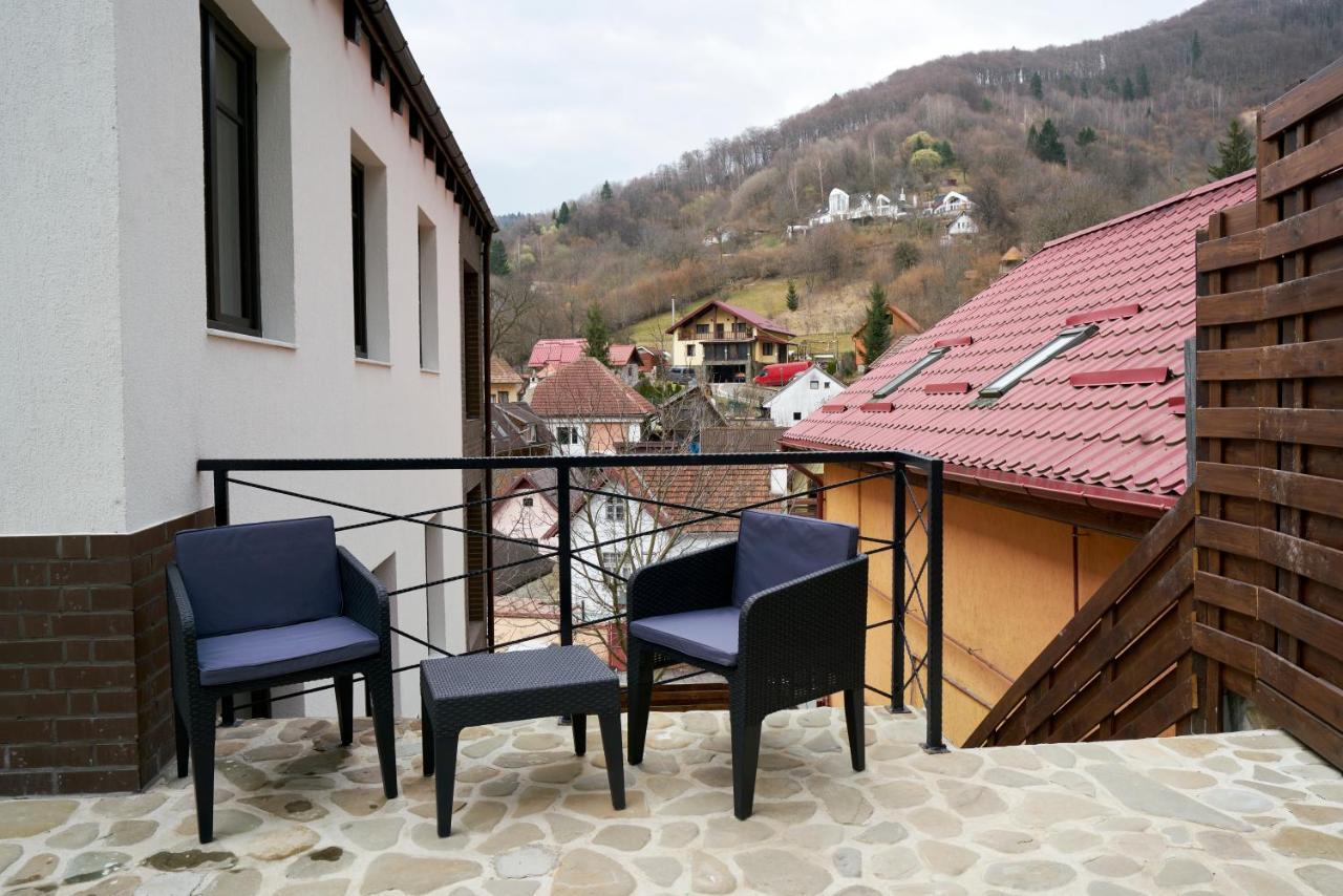Casa Piti Hotel Braşov Buitenkant foto